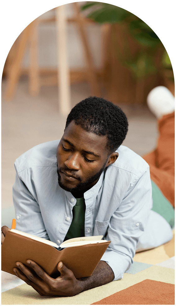 Emprinte reader with books at a community reading event